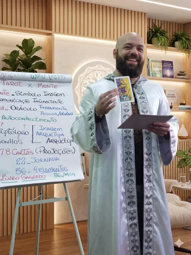Marcello em aula de Tarot